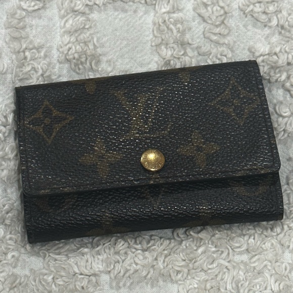 Authentic LV 6-key Holder - Picture 1 of 5